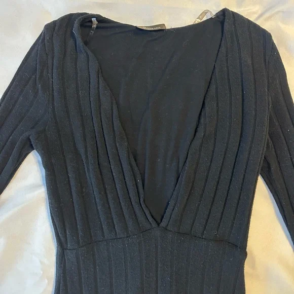 Emprada Stretchy Black V-Neck Dress - SIZE SMALL - Picture 2 of 8